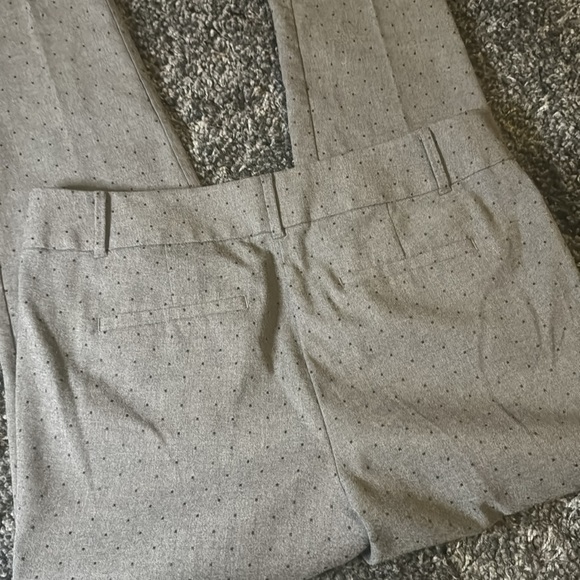 Loft Outlet Gray Modern Skinny Pants with Black Dots - Size 10 - Picture 7 of 8